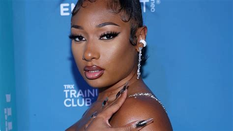 Megan Thee Stallion dons nude bodysuit before going naked in。